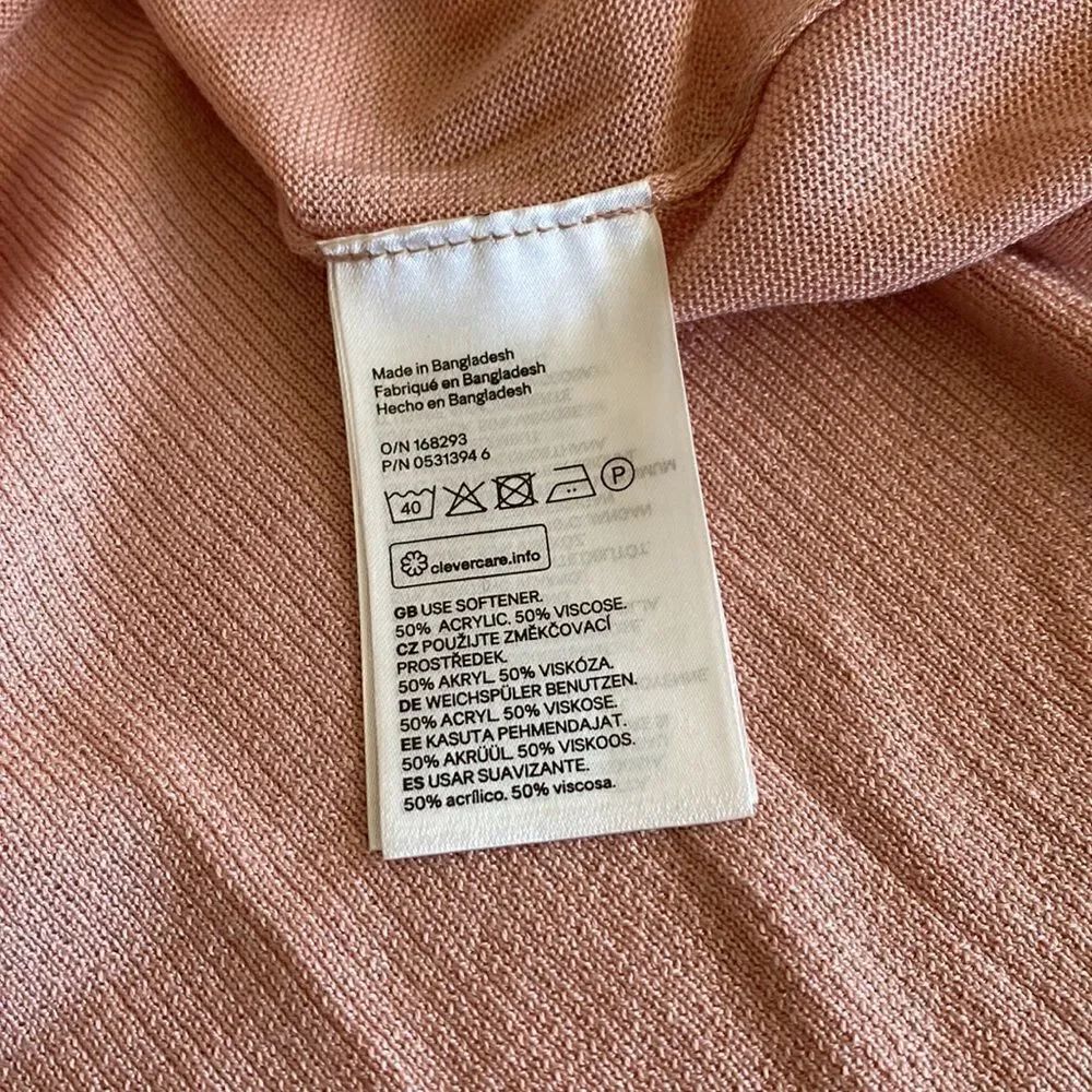 NWT H&M Soft Pink Oversized Light Knit Sweater - Picture 11 of 14